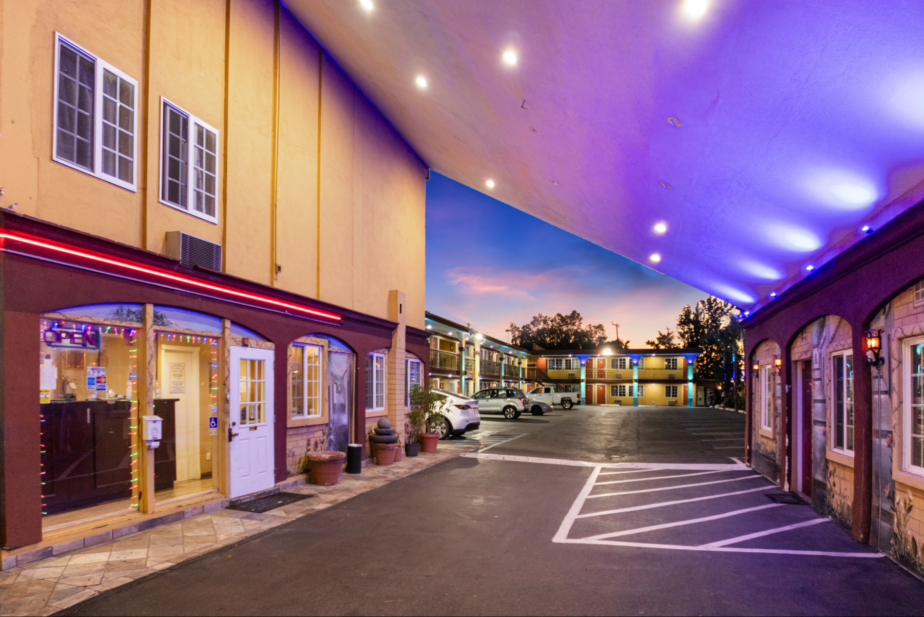 Sky Palm Motel - Orange